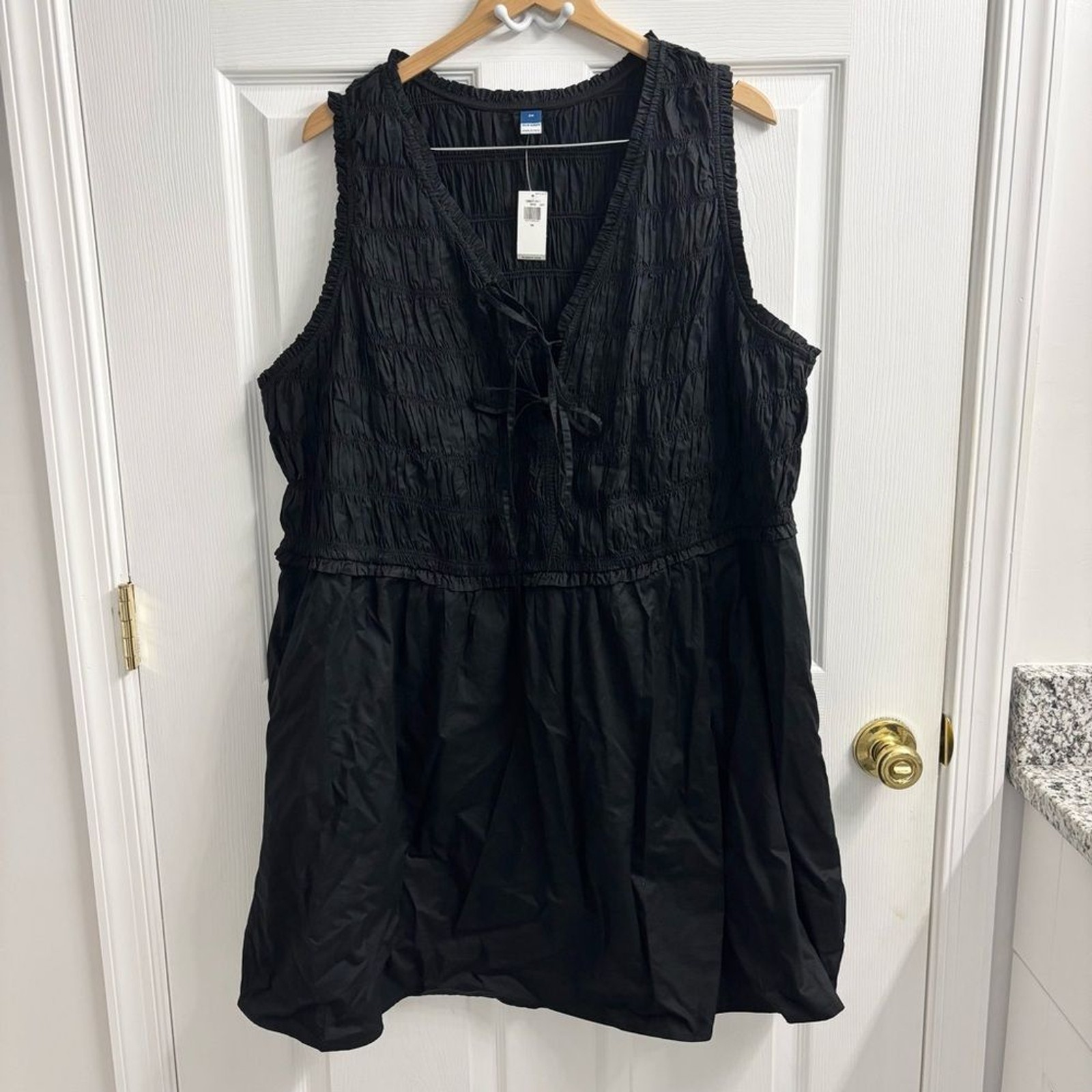 Old Navy Fit & Flare Smocked Bodice Dress 3X Black NWT Sleeveless Tie Detail