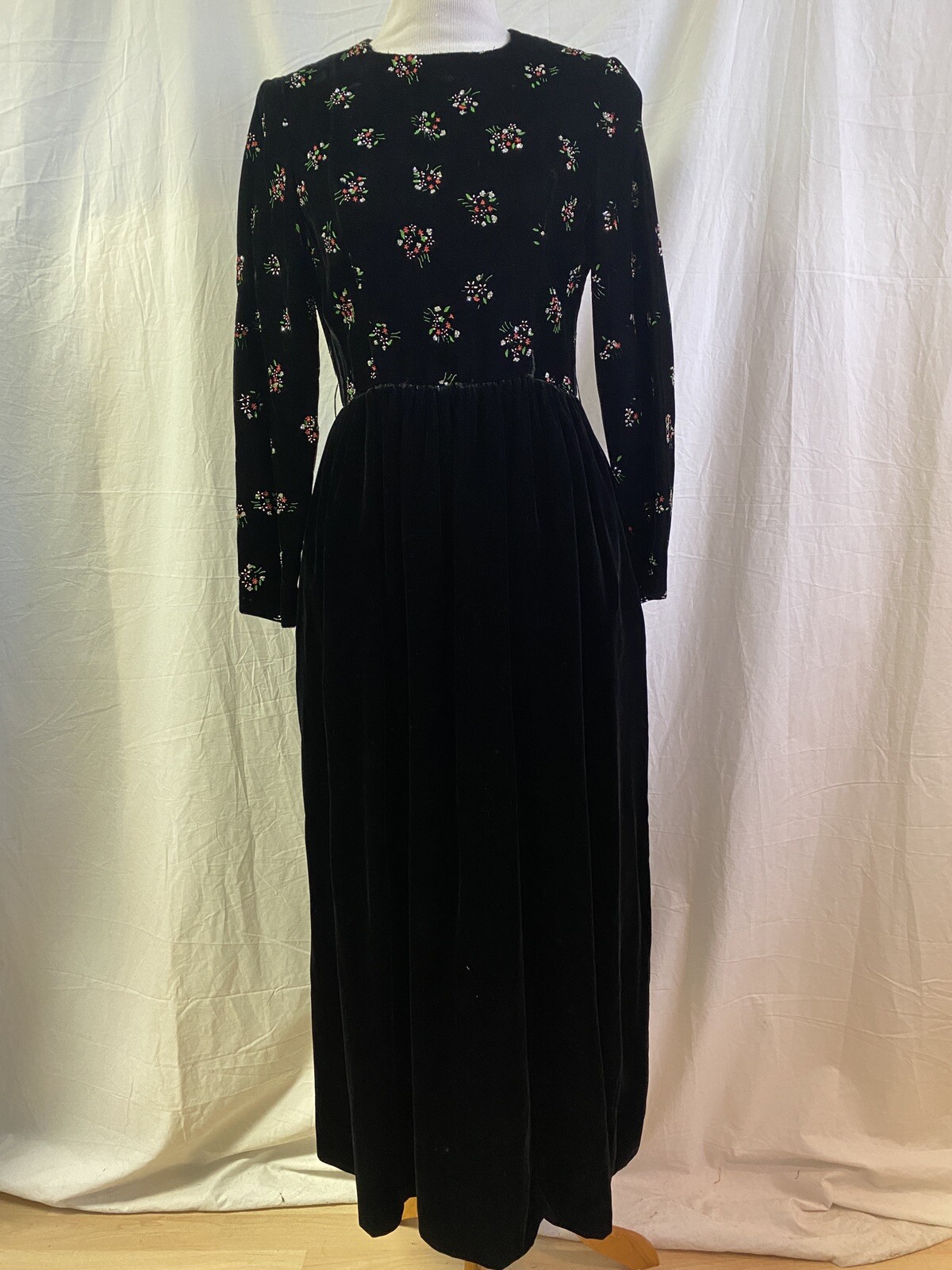 Vintage black velvet long sleeve Christmas Holly Maxi Dress Ball Gown Gorgeous M