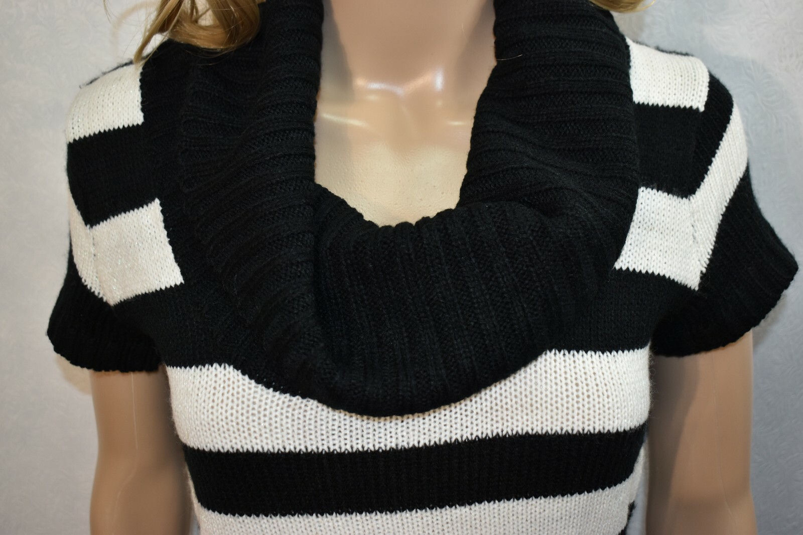 Sauci Dress Sweater White & Black Size Medium Women’s