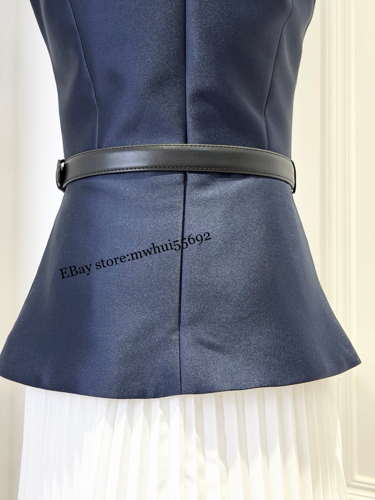 Elegant Temperament Slim Holiday Round Neck Sleeveless Pleated Dress 2026 Summer