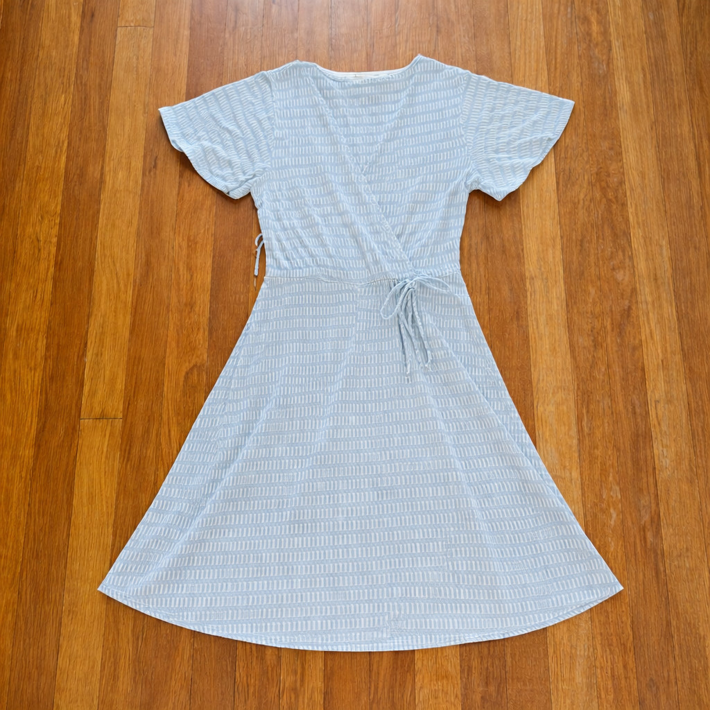 Caution to the Wind Light Blue White Textured Wrap Dress Flutter Sleeve Small
