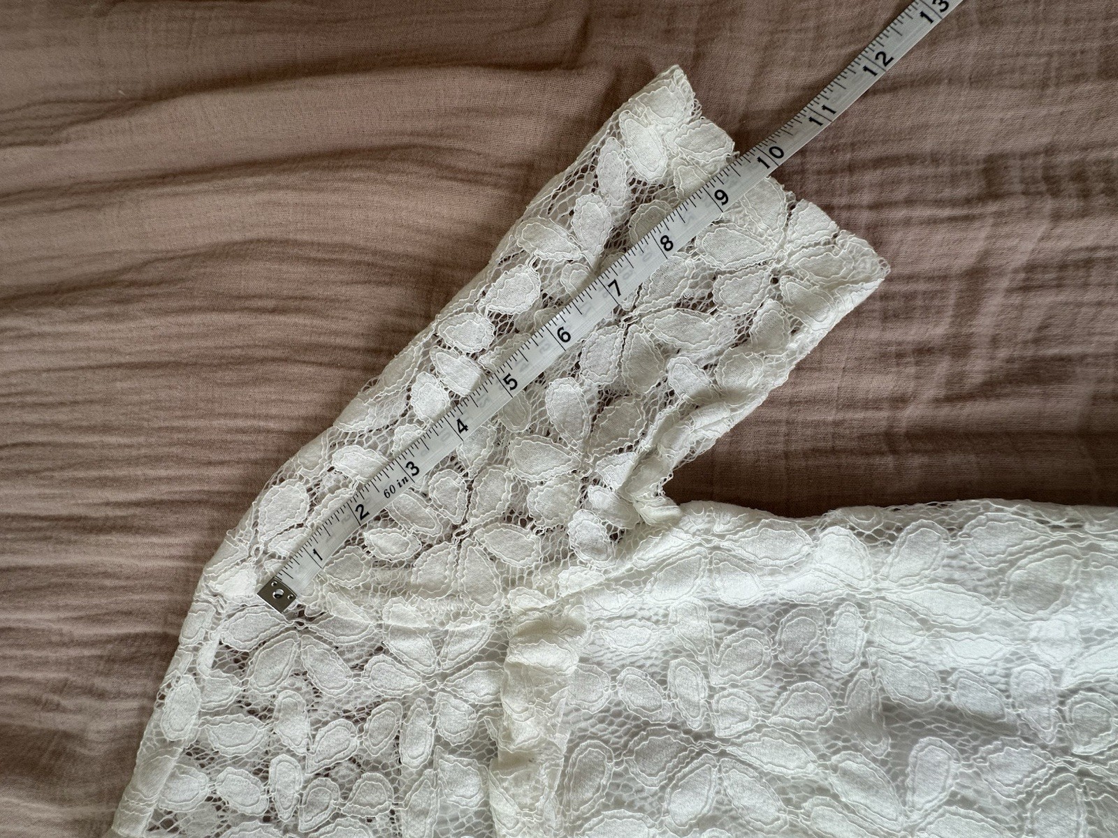 CeCe White Floral Lace Ruffle Shift Dress Mock Neck Lined Size 2
