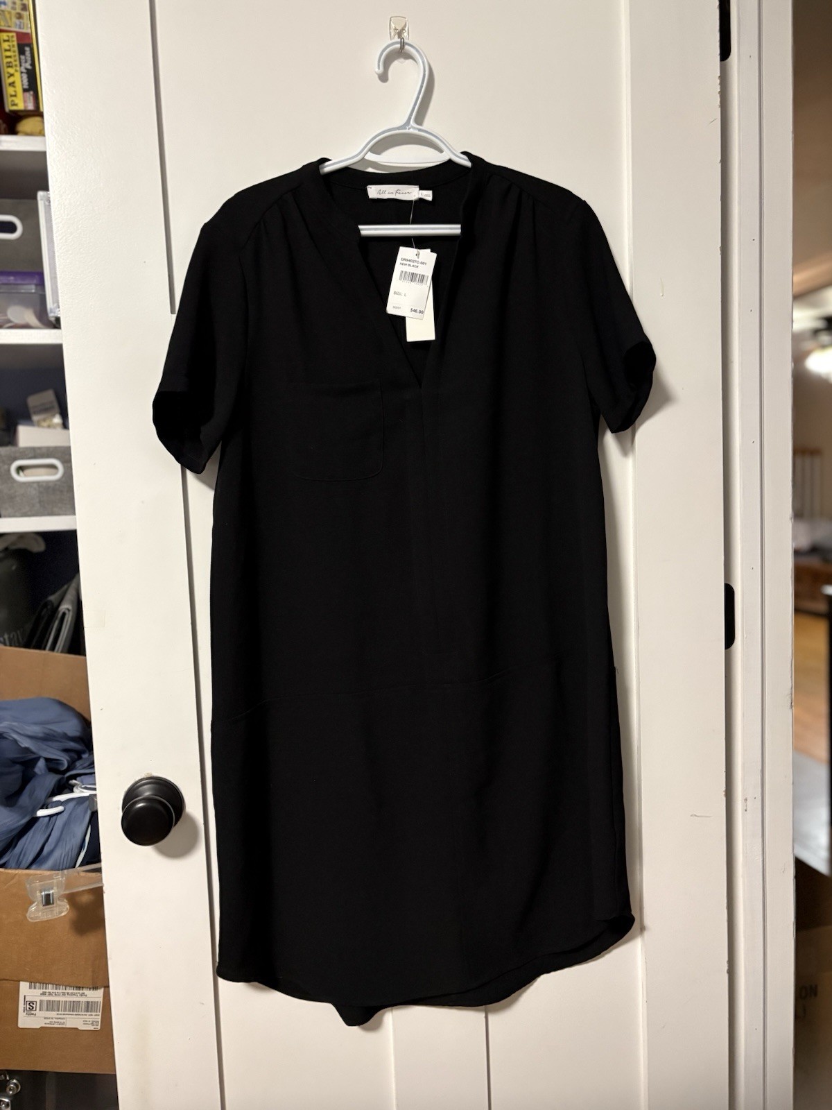 All in Favor Black V-Neck Short Sleeve Shift Dress Knee Length Size L NWT