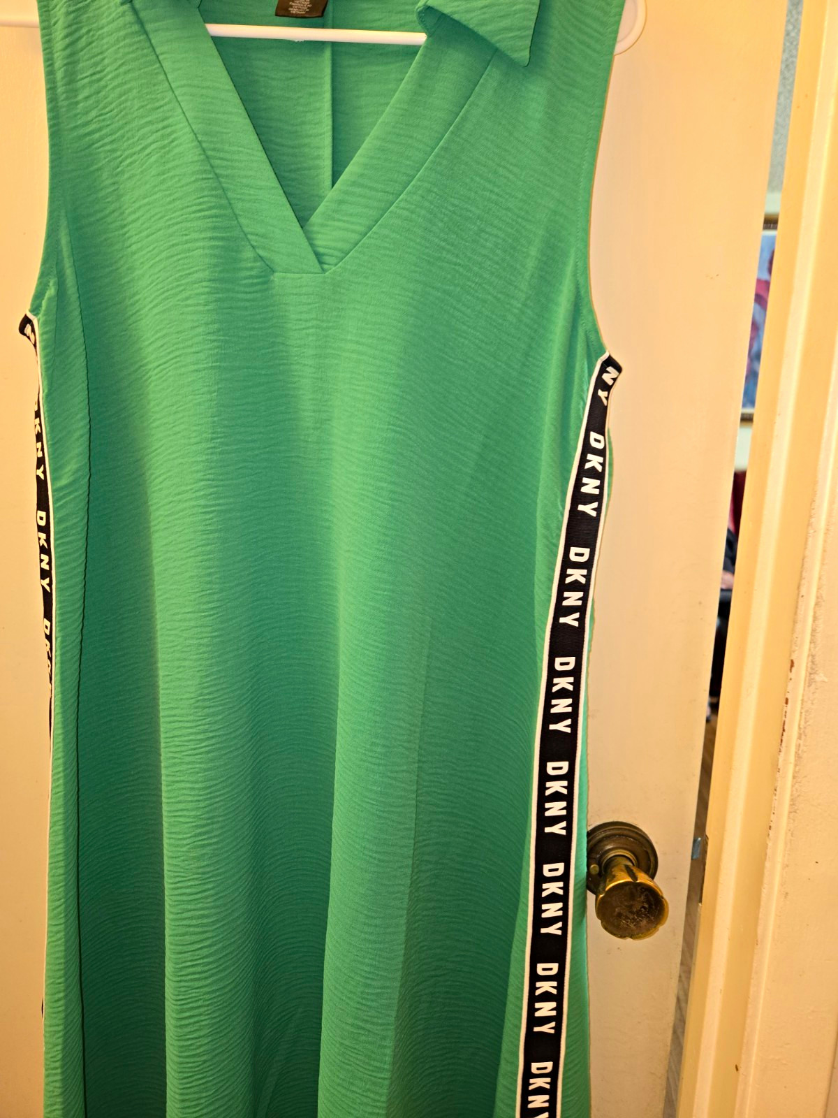 DKNY Women’s M Green Solid Shift Dress V-Neck Sleeveless Logo Stripe