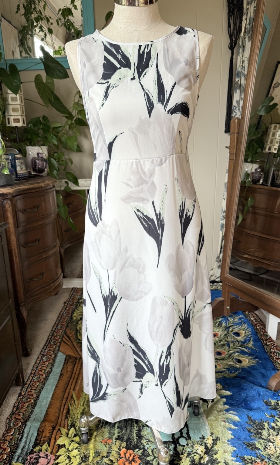 Floral Midi Sleeveless Dress – White, black, gray, pastel green, size S