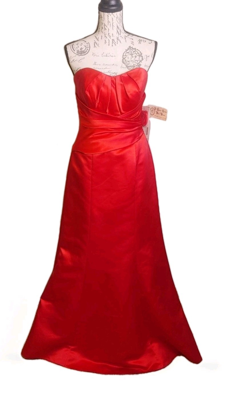 NWT Belsoie Red Satin Sweetheart Neckline Strapless Full Length Dress 8