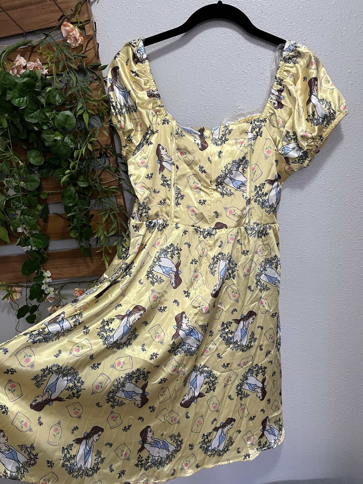 Hot Topic Disney Beauty And The Beast Character & Roses Dress small Yellow
