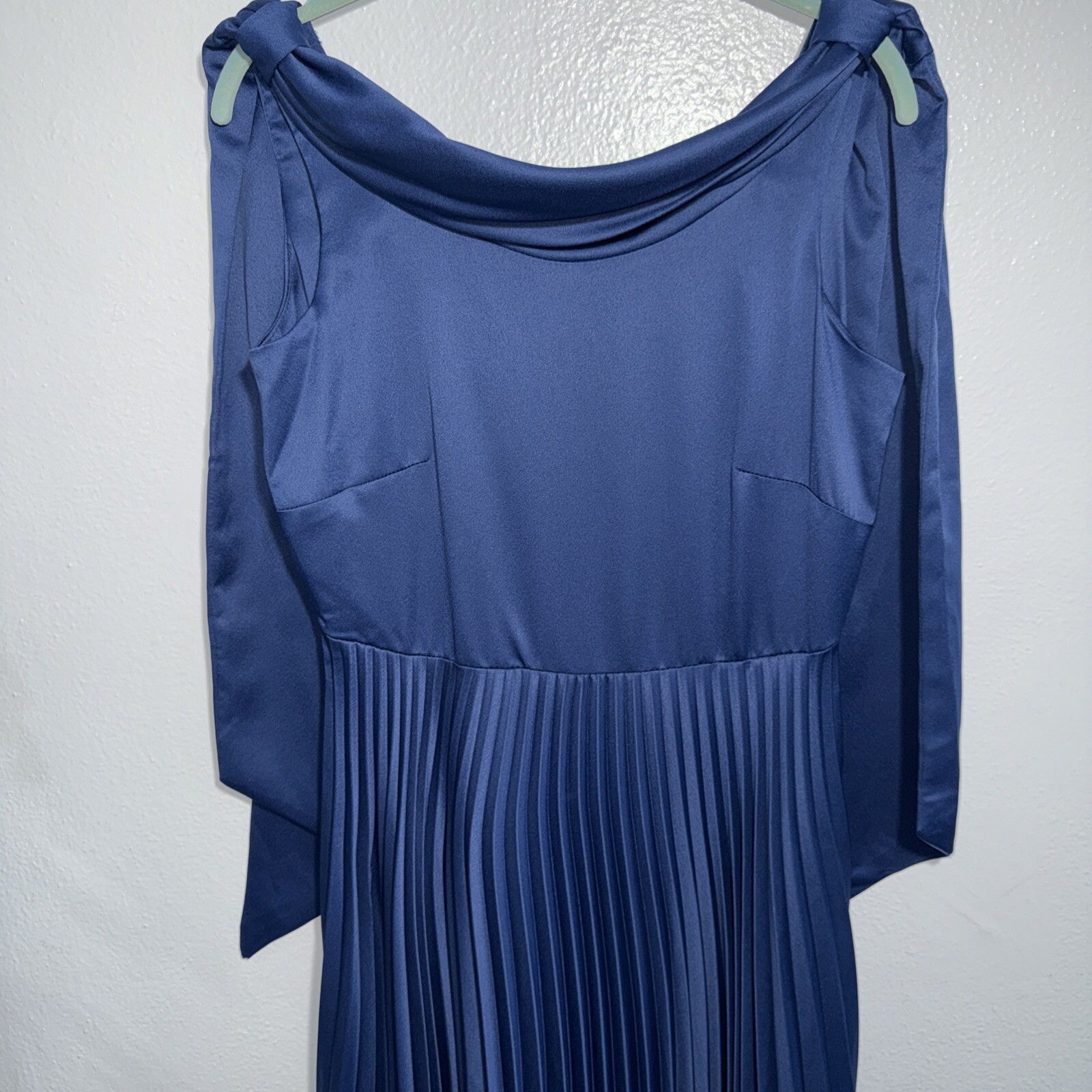 Closet London Navy Pleated Dress With Cowl Neck And Cape Style Sleeves SZ 8