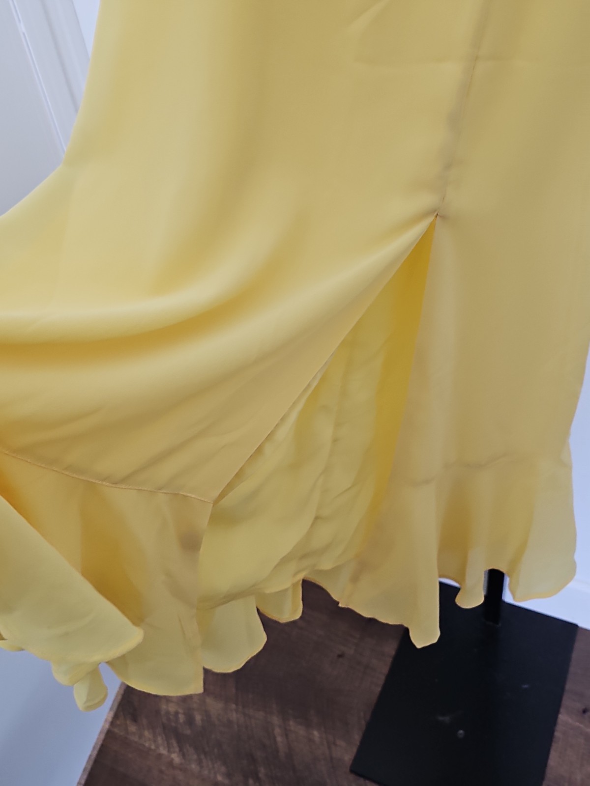 NWT Lulus Summer Invite Yellow Tie Strap Tiered Midi Dress Women’s Small sundres