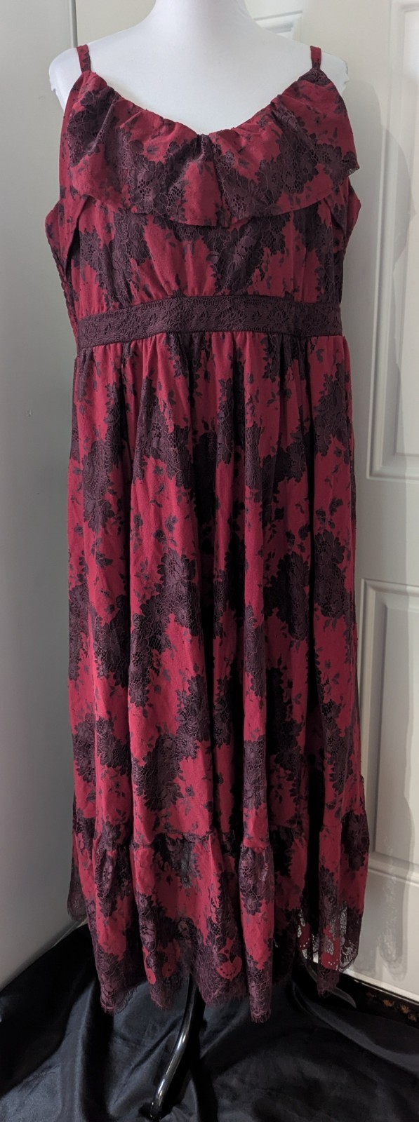 Torrid Dress Size 2 18/20 NWT Two Tone Lace Tiered Hem Dress In Rhubarb Pockets