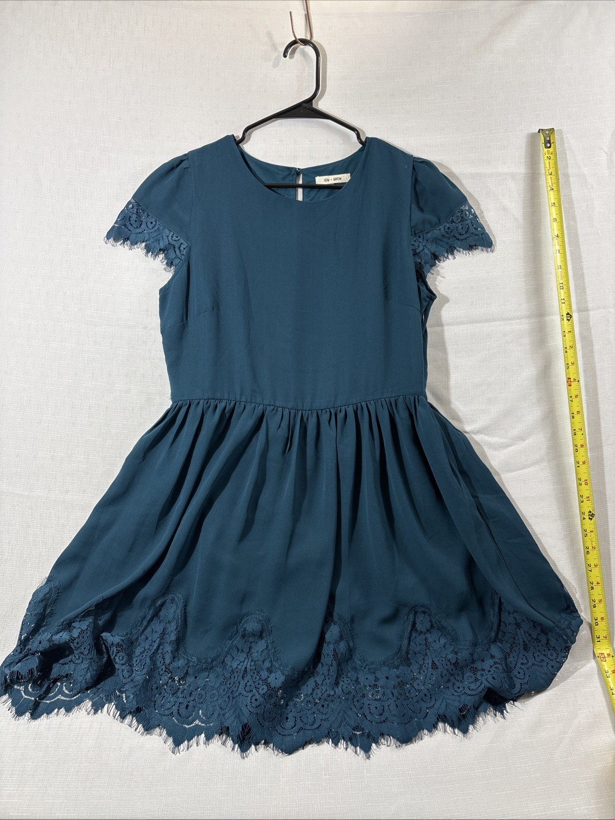 Bow & Arrow short-sleeve crochet trim dress Teal Size Large