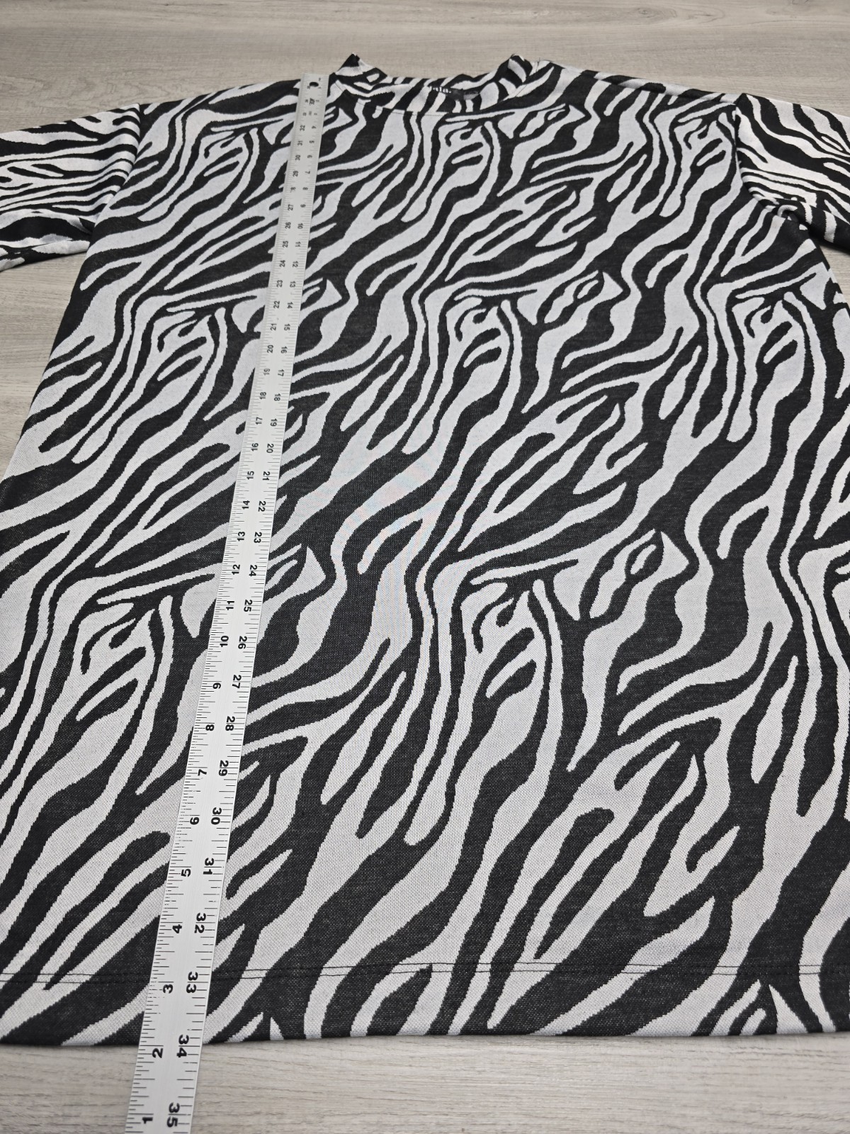 Dressed in LALA Sweater Womens M Black White Zebra Print Oversized Boho Festival
