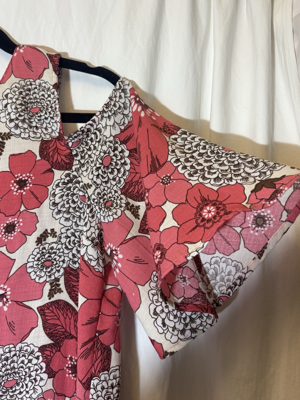 Umgee Cold Shoulder Top W/ Red Floral Print Size M HH7