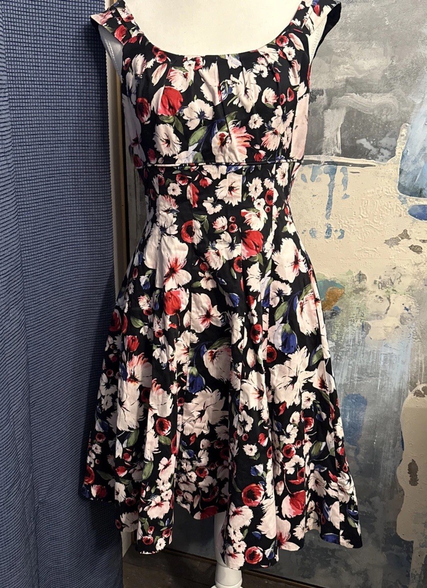 White House Black Market Black/White/Red/Blue/Green Floral Sz 04 Pockets