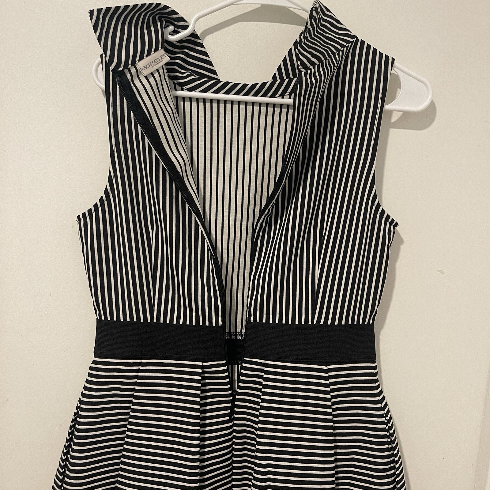 Eva Mendes For New York & Company Striped Black & White Dress – Small