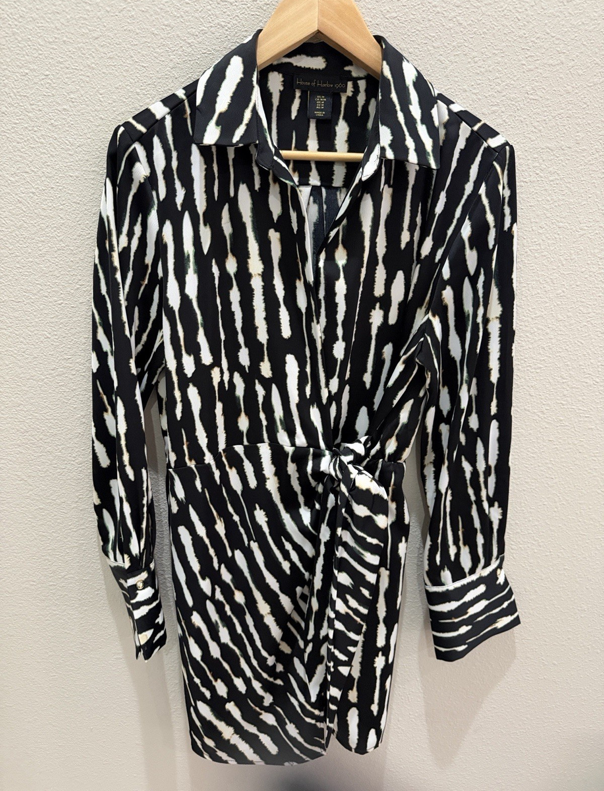House of Harlow 1960 Women’s Animal Print Collared Wrap Shirt Dress, M