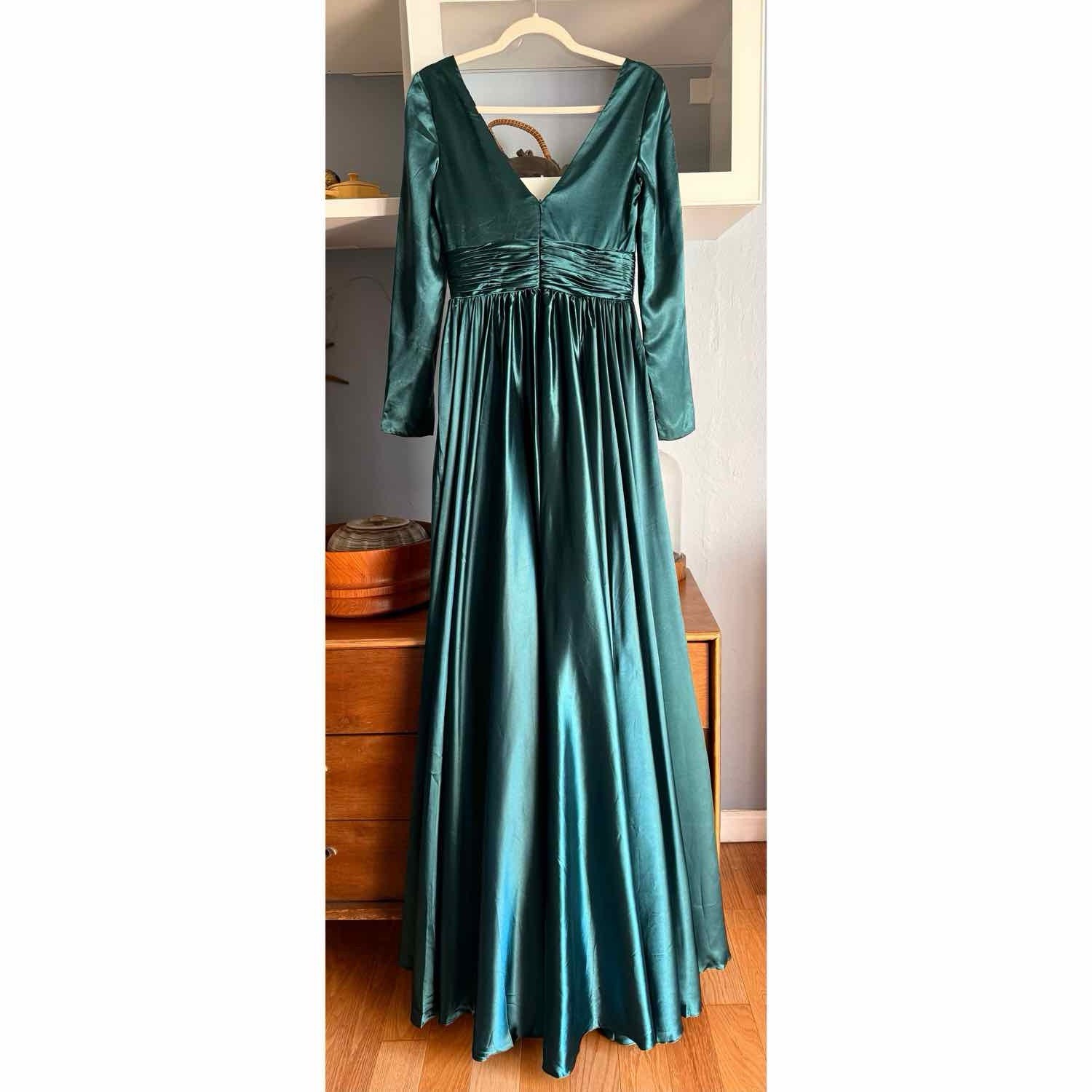 Hebeos A-Line/Princess V-Neck Long Sleeves Sweep/Brush Train Satin Dress 2 Green