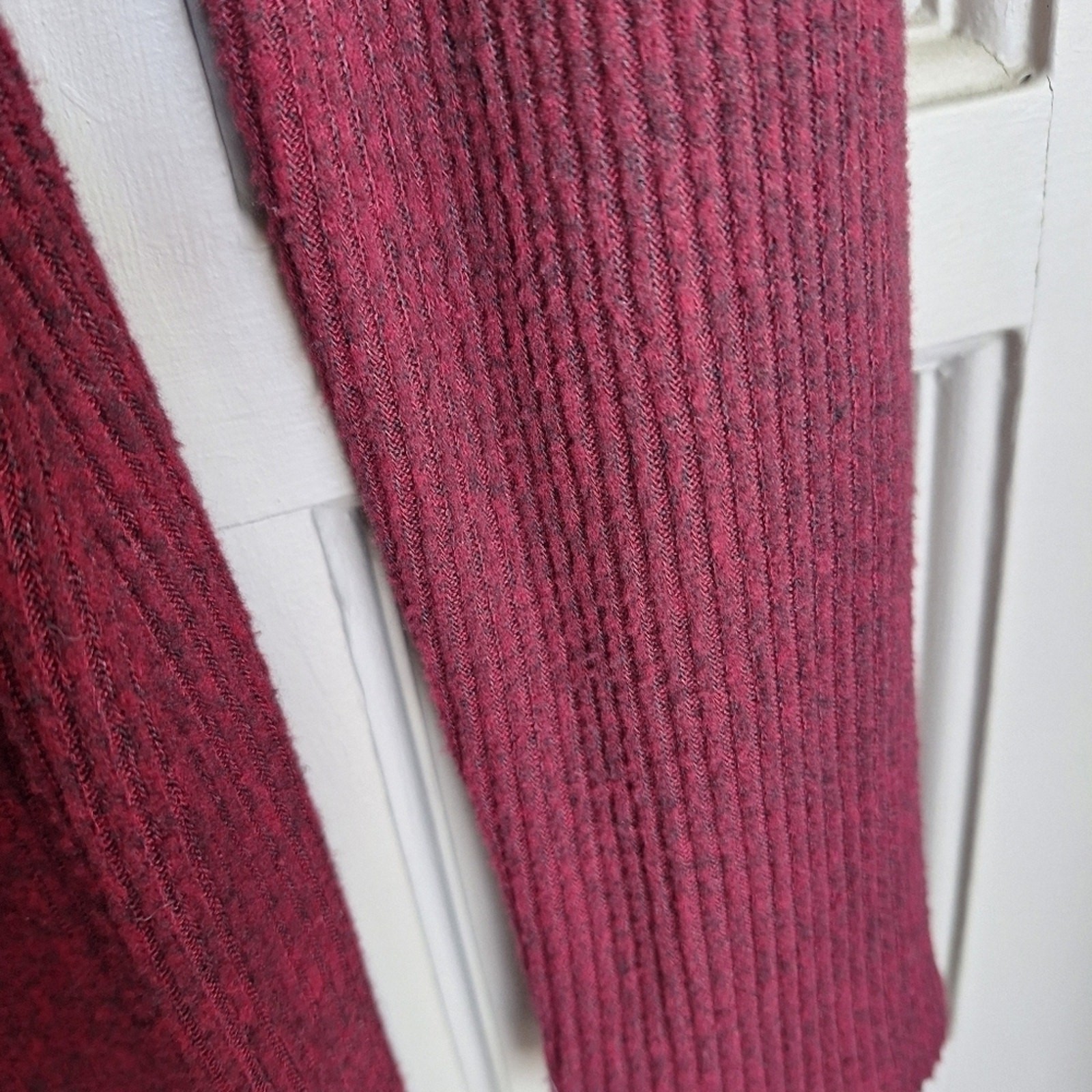 Heart and hips lightweight sweater dress maroon.Lace front curved hem size large