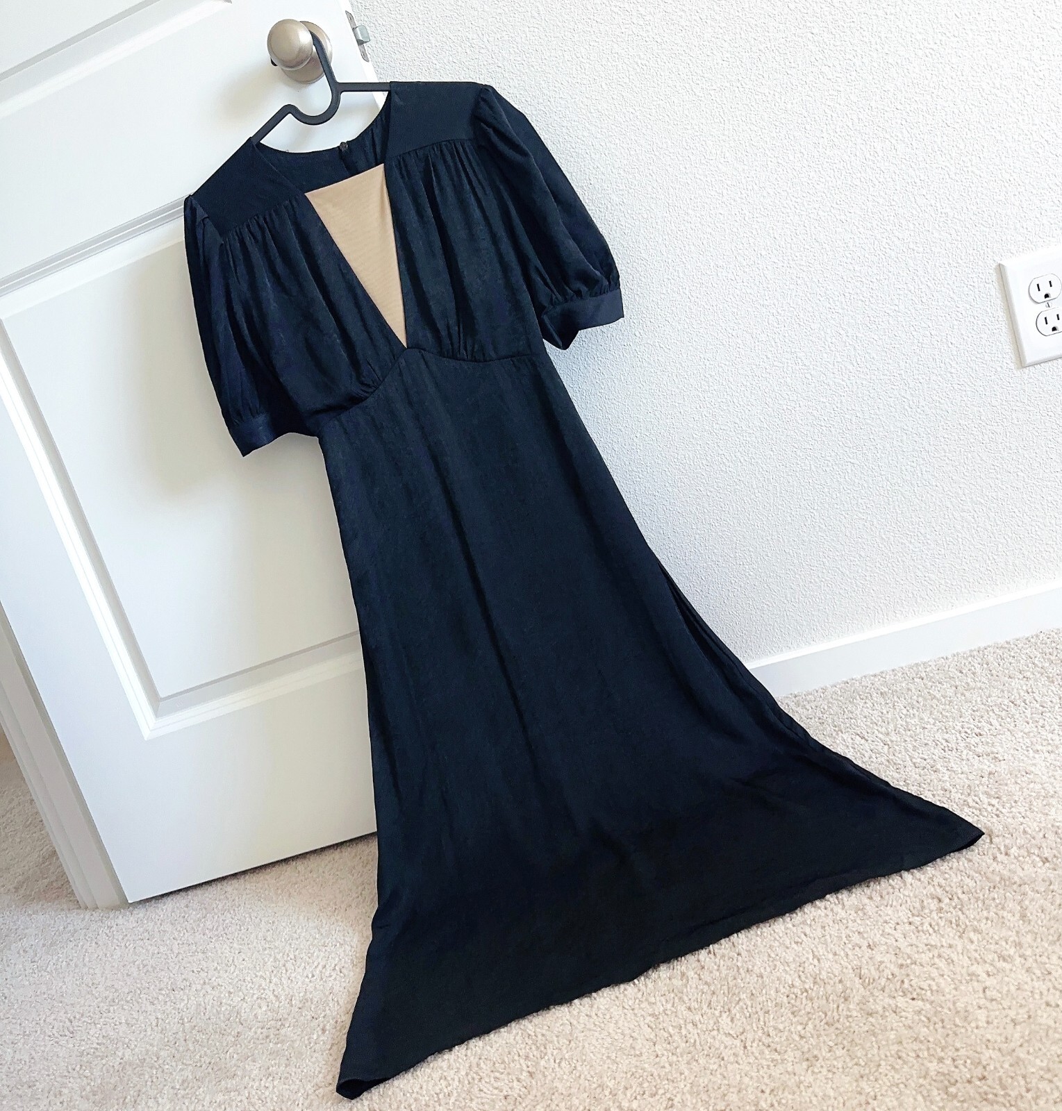 V-neck Puff Sleeves Contrasting Slim Black Lyocell Fiber Sexy Silky Midi Dress