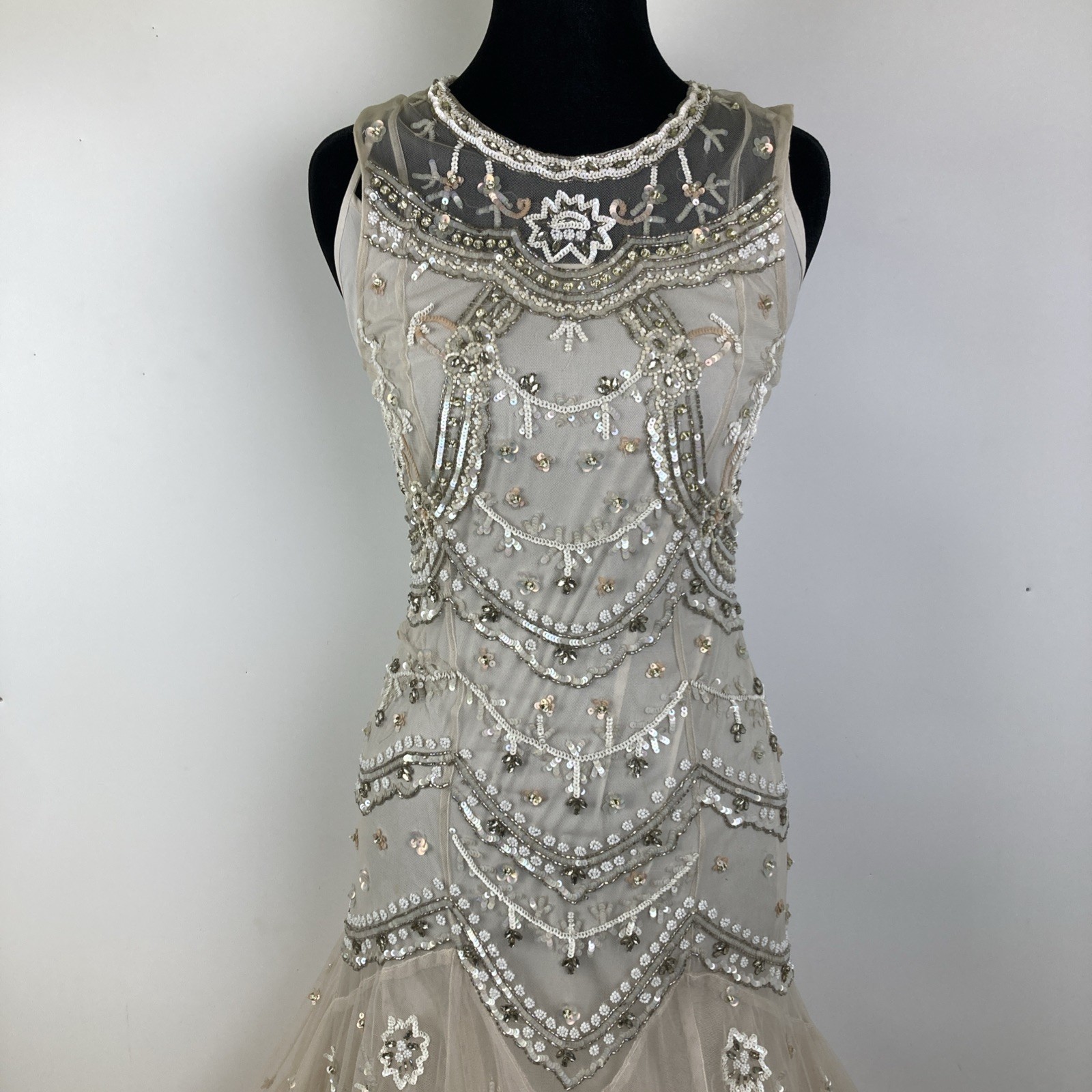 Needle & Thread Cate Beaded Sequin Wedding Dress Size 6 Tulle V Cut Gown Formal