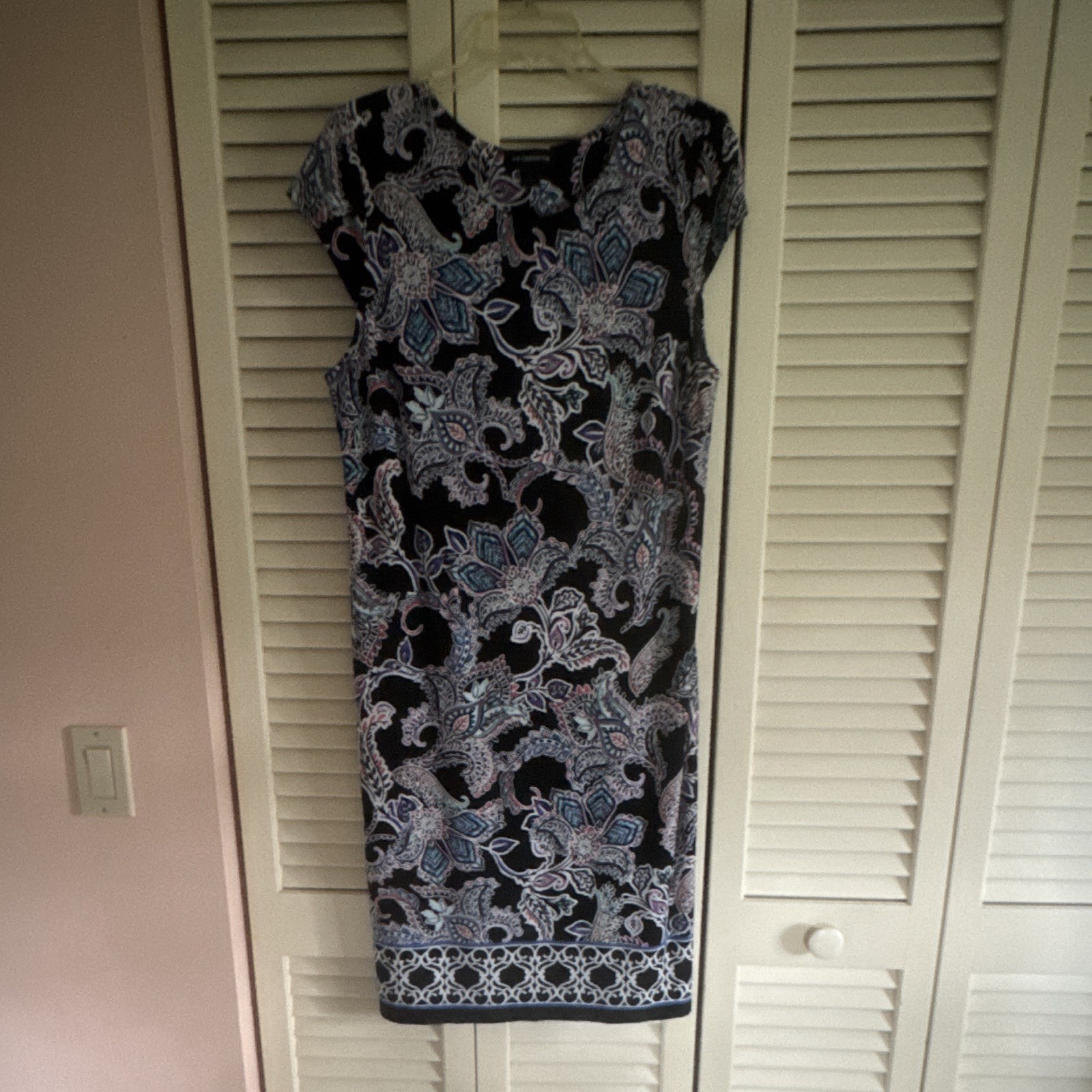 Liz Claiborne Black/Blue/White Paisley Sleeveless Sheath Dress Knee Length 12