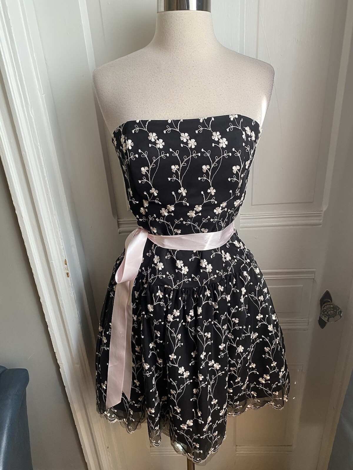 JESSICA MCCLINTOCK FOR GUNNE SAX BLACK WITH IVORY FLORAL STITCHING-SIZE7/8-NWOT!
