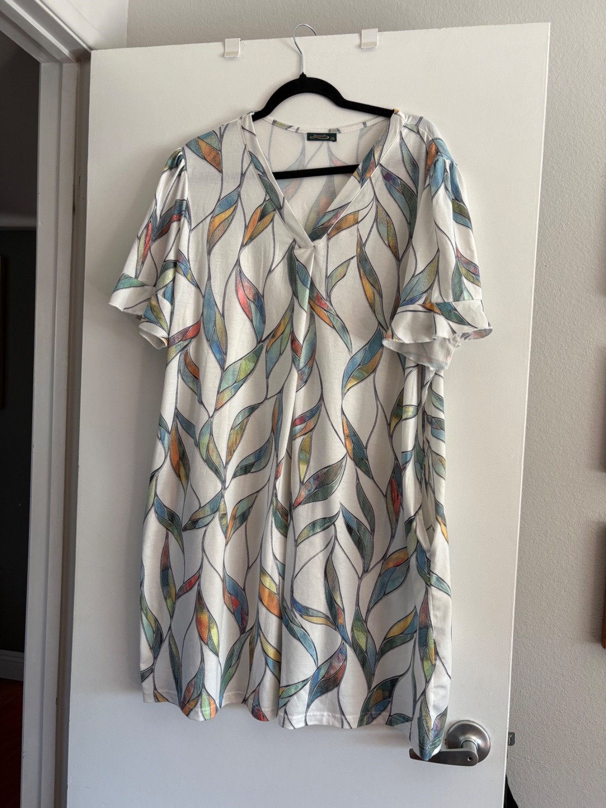 women’s XXL shift colorful blend on white background side pockets, polyester spa