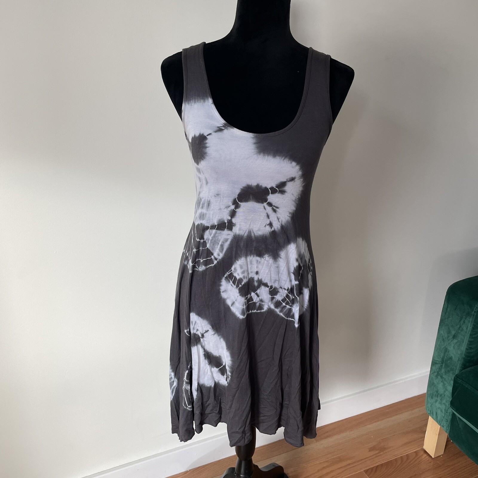 Love Tanjane Gray White Circle Tie Dye Sleeveless Rayon Blend Dress Size Small