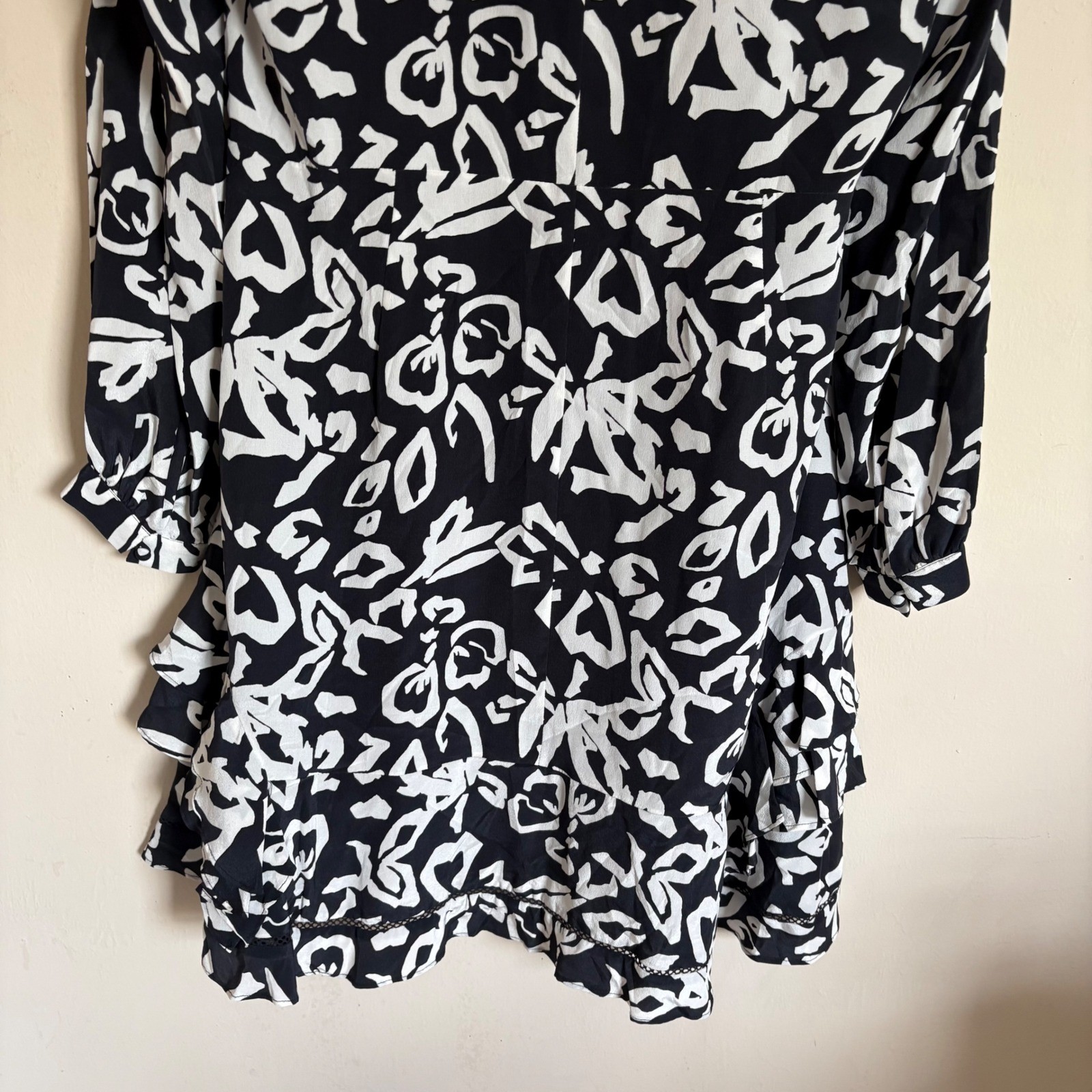 Tanya Taylor Black and White Silk Abstract Print V-Neck Mini Dress Size 10