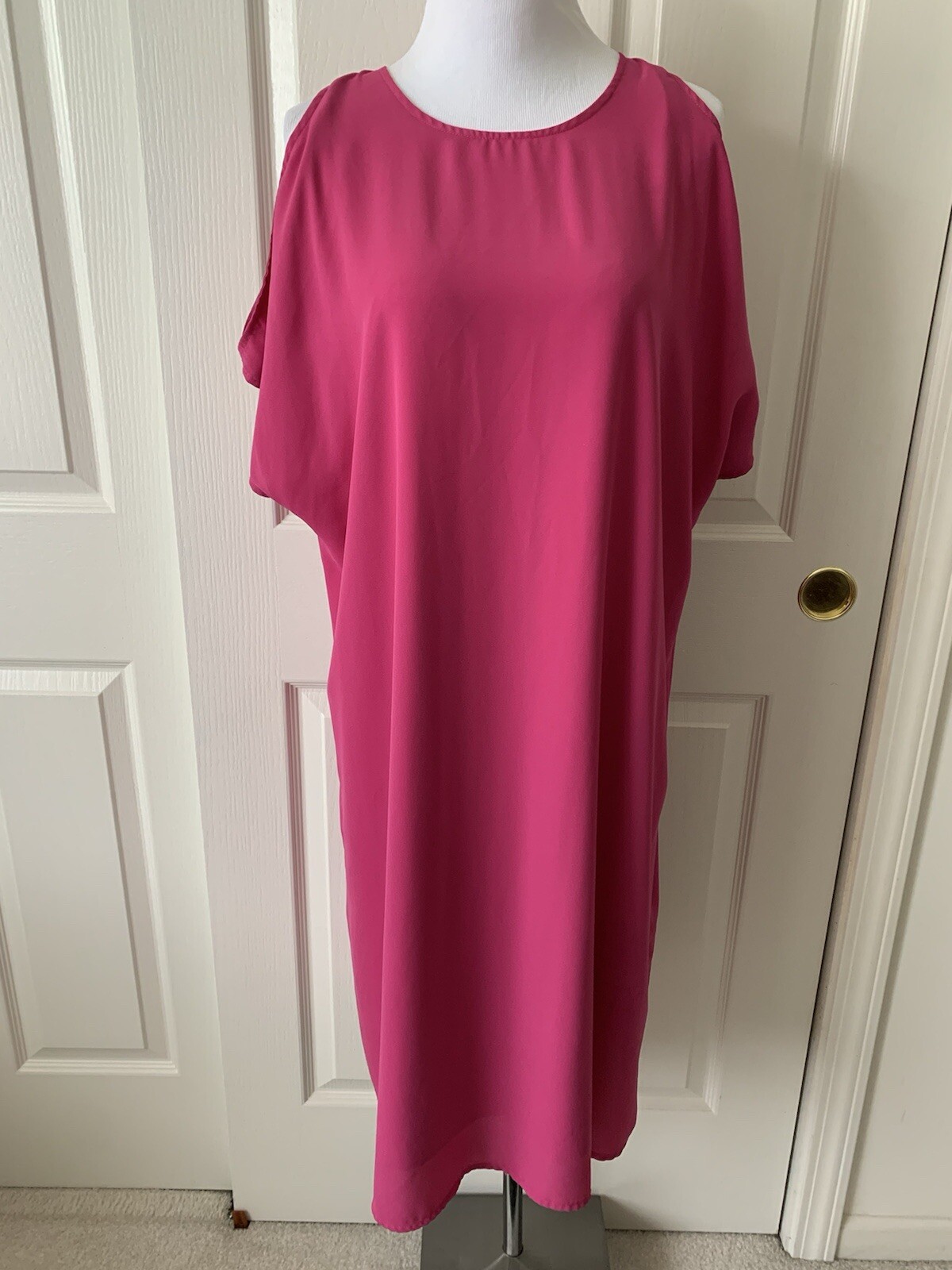 MOSSIMO BEAUTIFUL COLD SHOULDER SHORT SLEEVE POLYESTER LINED DRESS – SIZE XL