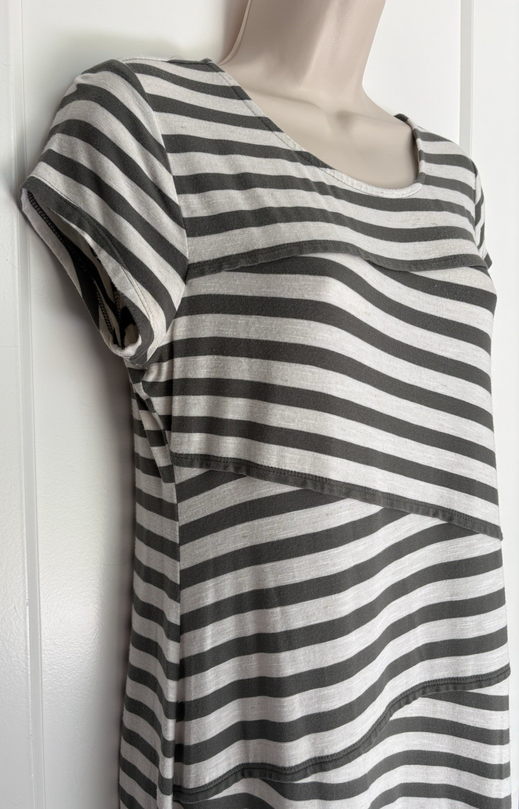 Chico’s 0 Small Dress Grey White Stripe Diagonal Tiers TShirt Style Cap Sleeves