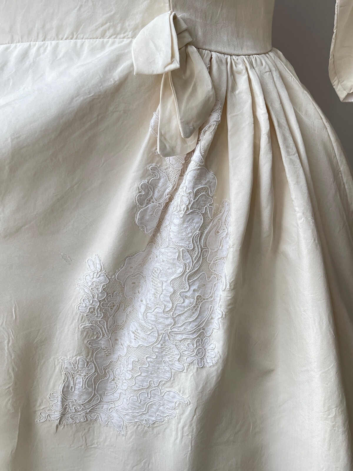Mid Century Modern 1960s Silk Satin Knee Length Wedding Dress YY682