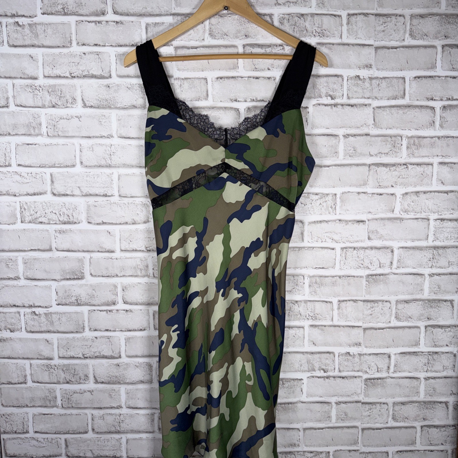 Kendall & Kylee Size Medium M Camo Slip Dress