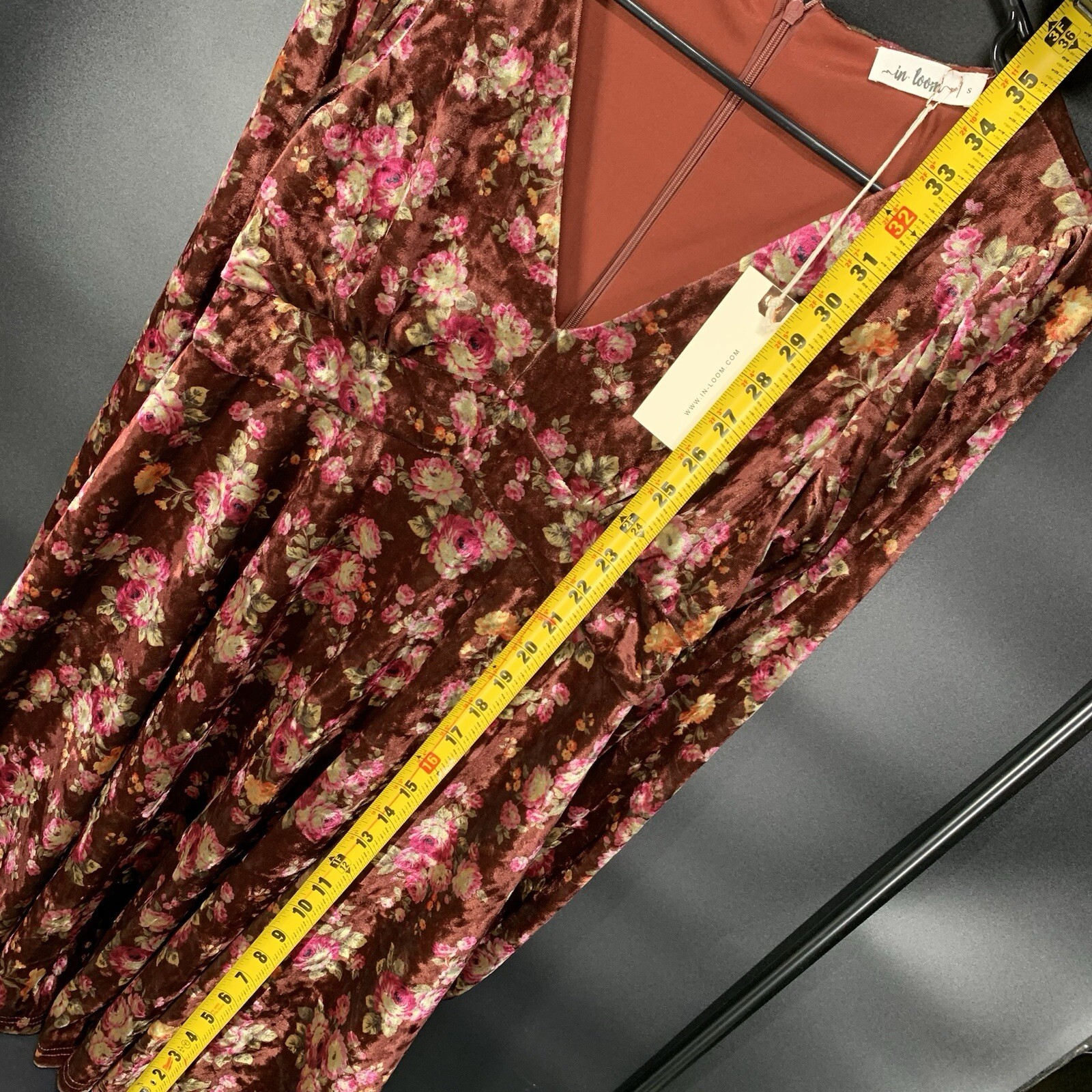 In-Loom Brown Velvet Rose Pattern V-Neck Long Sleeve Dress Women Size Small. E6