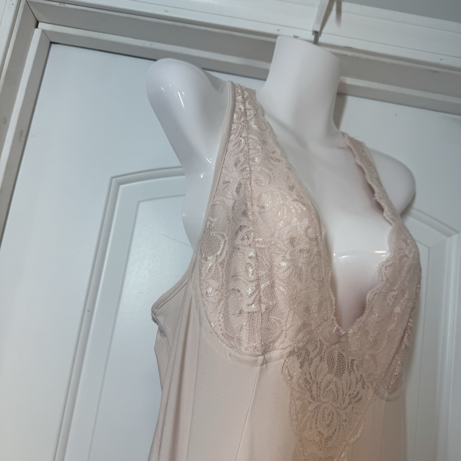 Soft Surroundings Lingerie Slip Dress Womens M Pink Feminine Classic Sexy Plunge
