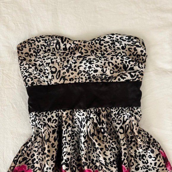 2000s Speechless strapless babydoll leopard print dress