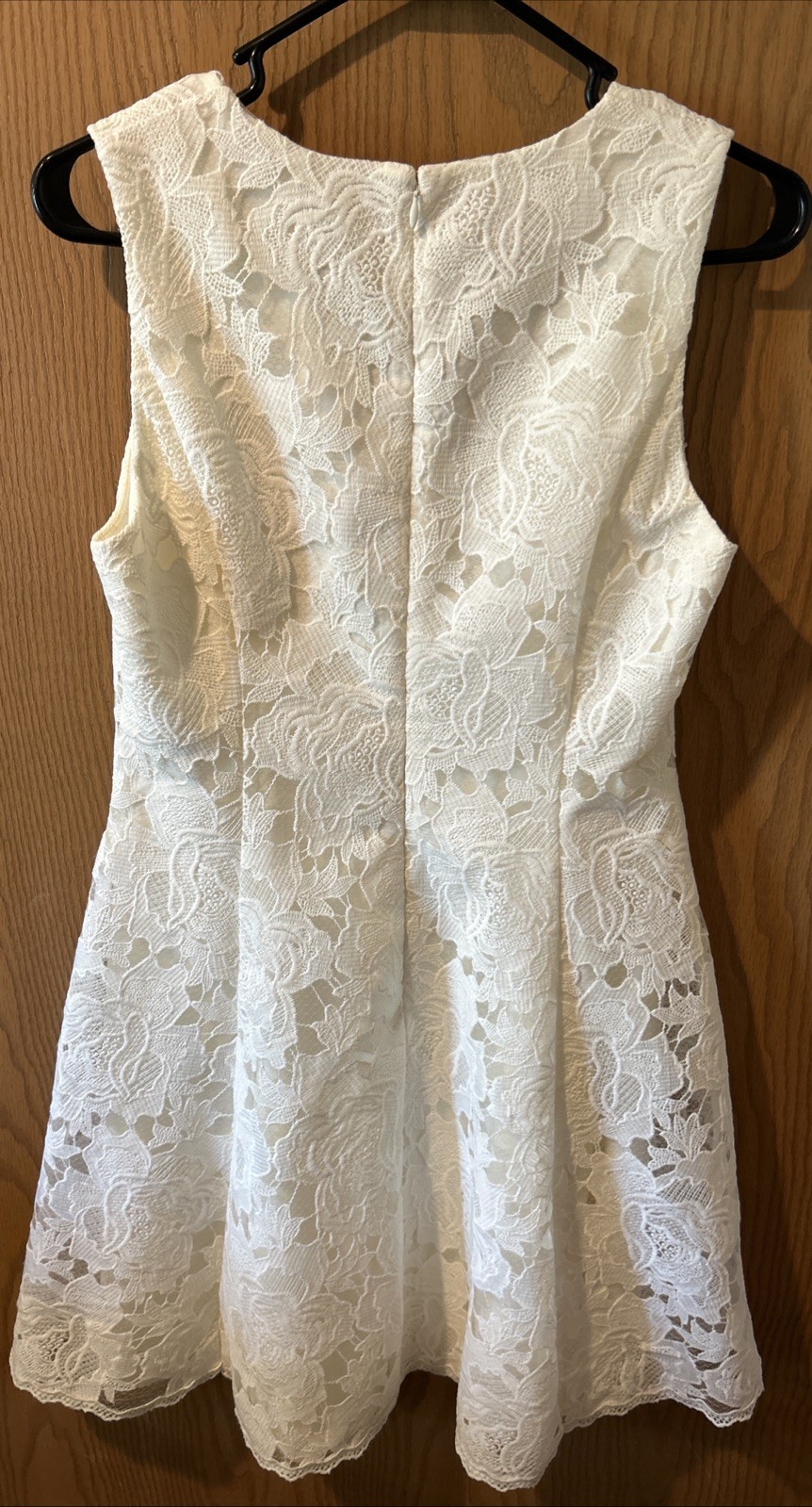 WHITE HOUSE BLACK MARKET NEW NWT Short Sleeve V Neck Lace Sheath Dress 4