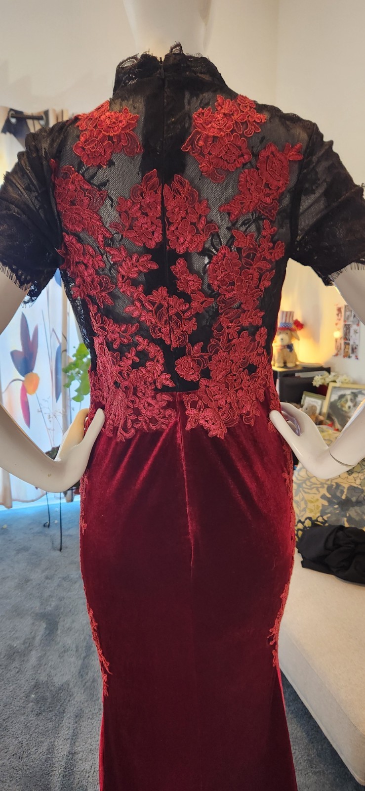 Red Carpet stretch velour dress with Chantilly and Alencon lace size S/M – NWT