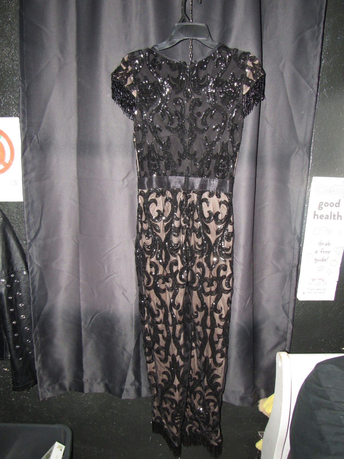 Black/Beige Beaded Sequin Fringe Long Sheath V-Neck Formal Dress Size 6