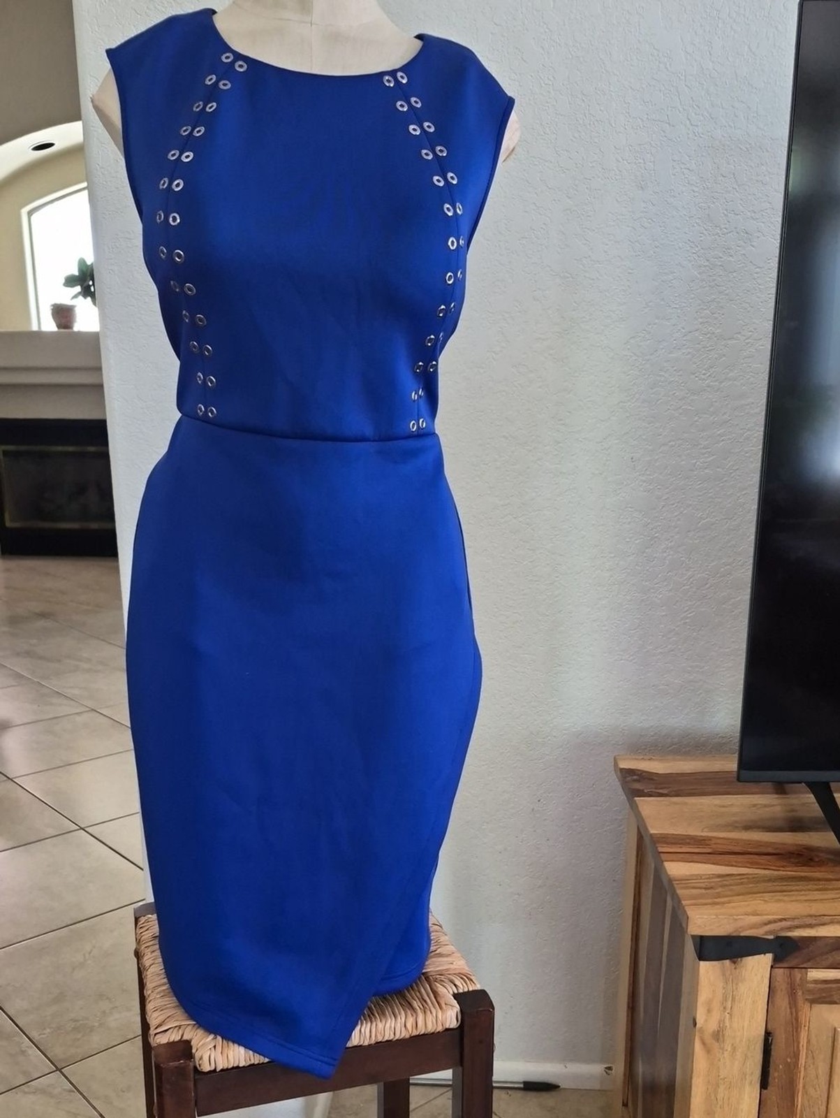 Guess Sleeveless Scuba Dress, w/Grommet Detail Top & Asymmetrical Skirt Sz 8