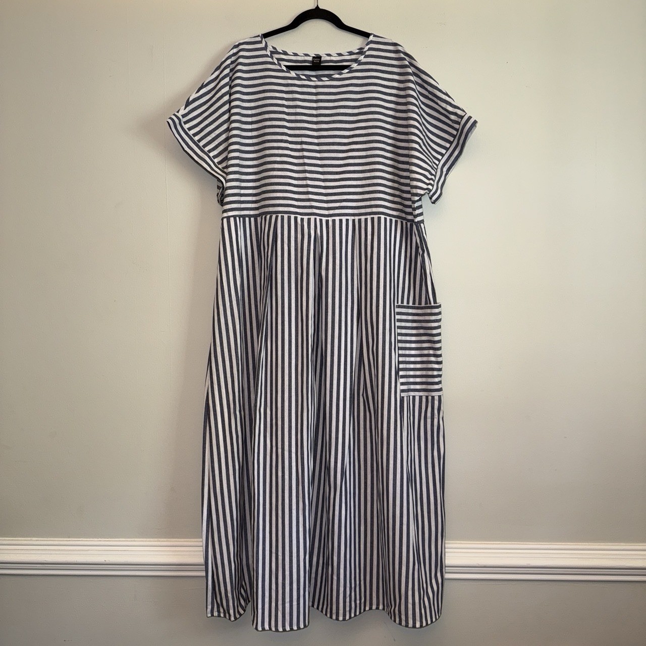 EMERY ROSE 5XL white and gray vertical striped maxi dress with pockets 5XL✨