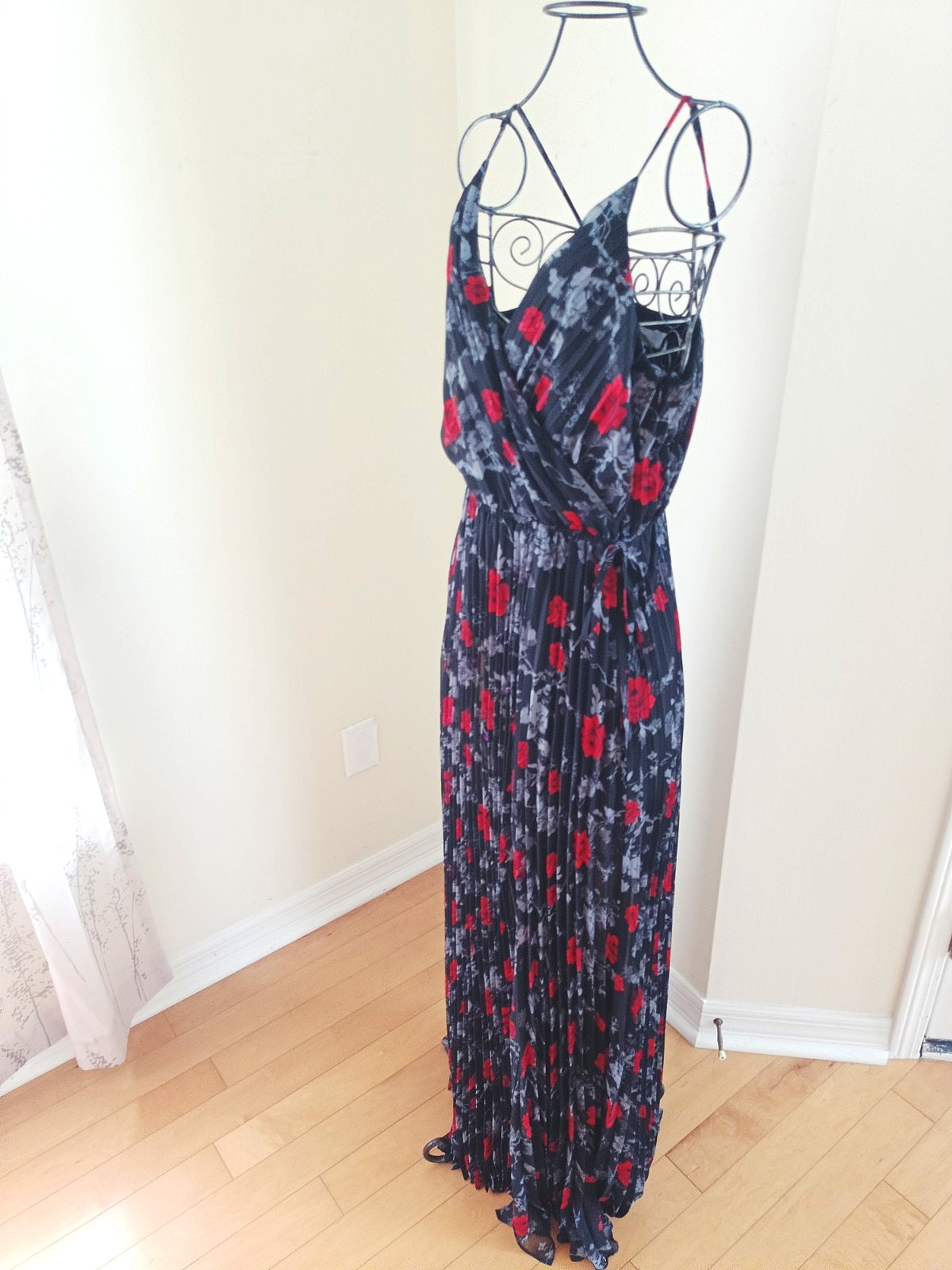 NEW Ali & Jay Pleated Adjustable Straps Maxi Dress Lined M Black Floral Print