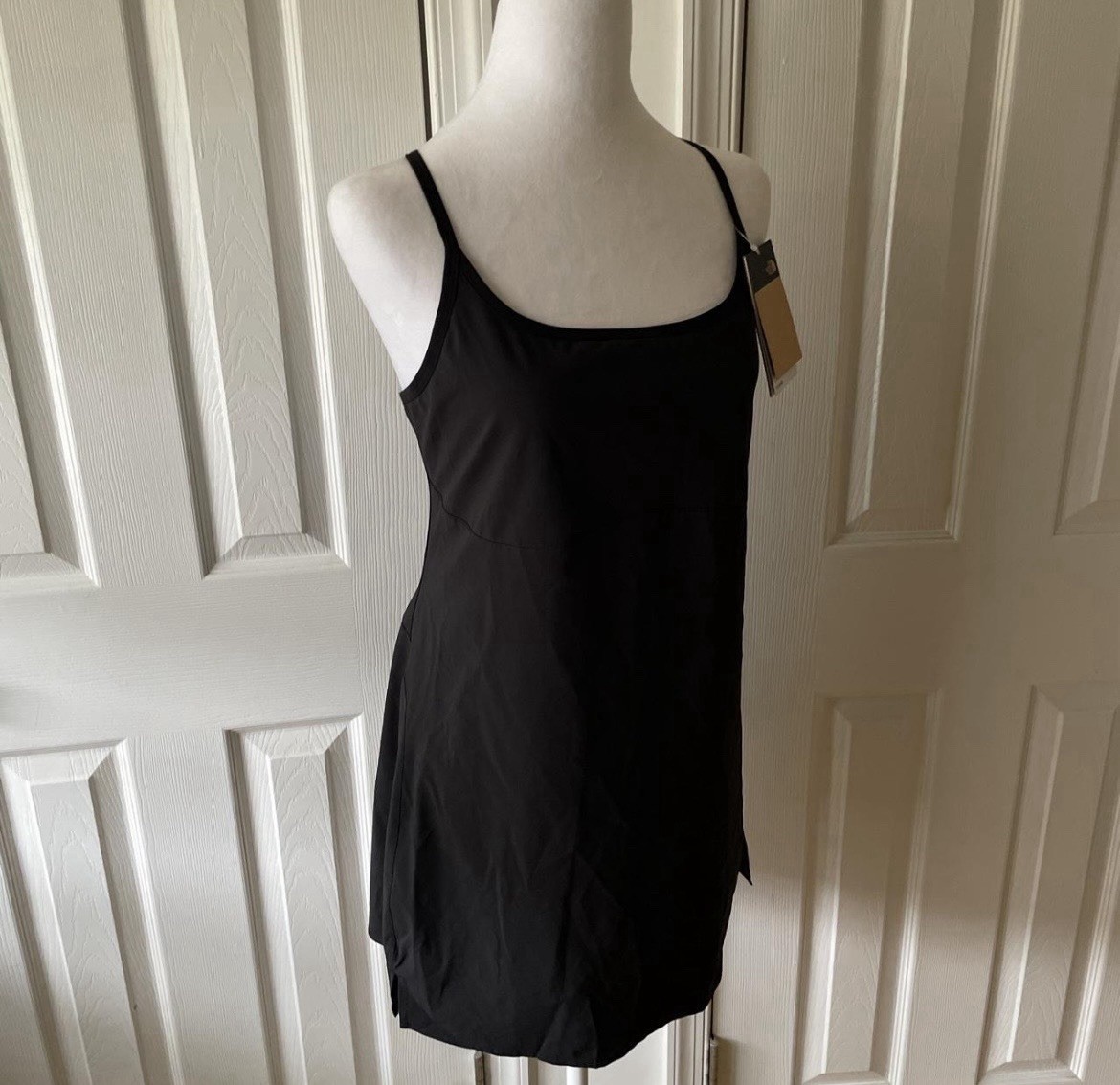 THE NORTH FACE WOMENS ARQUE HIKE DRESS BLACK SIZE M NWT