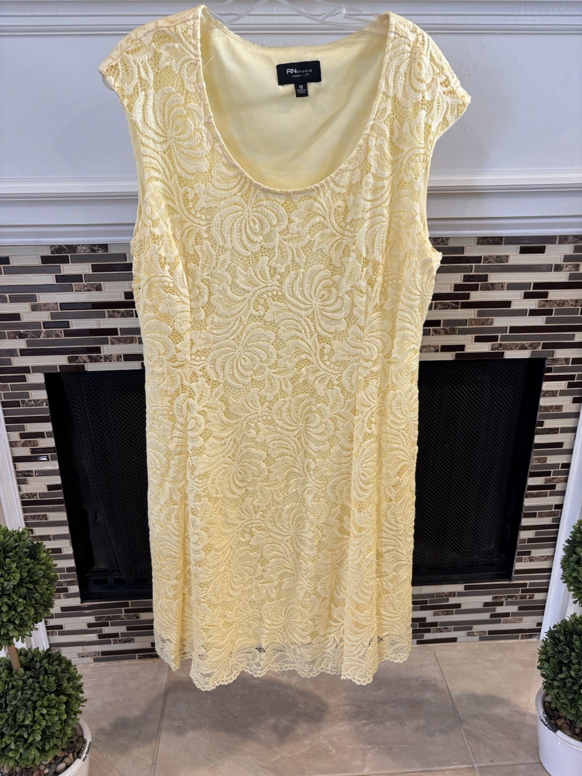 RN STUDIO Yellow Lace Sleeveless Cocktail Dress Size 18/ By RONNI NICOLE ✨