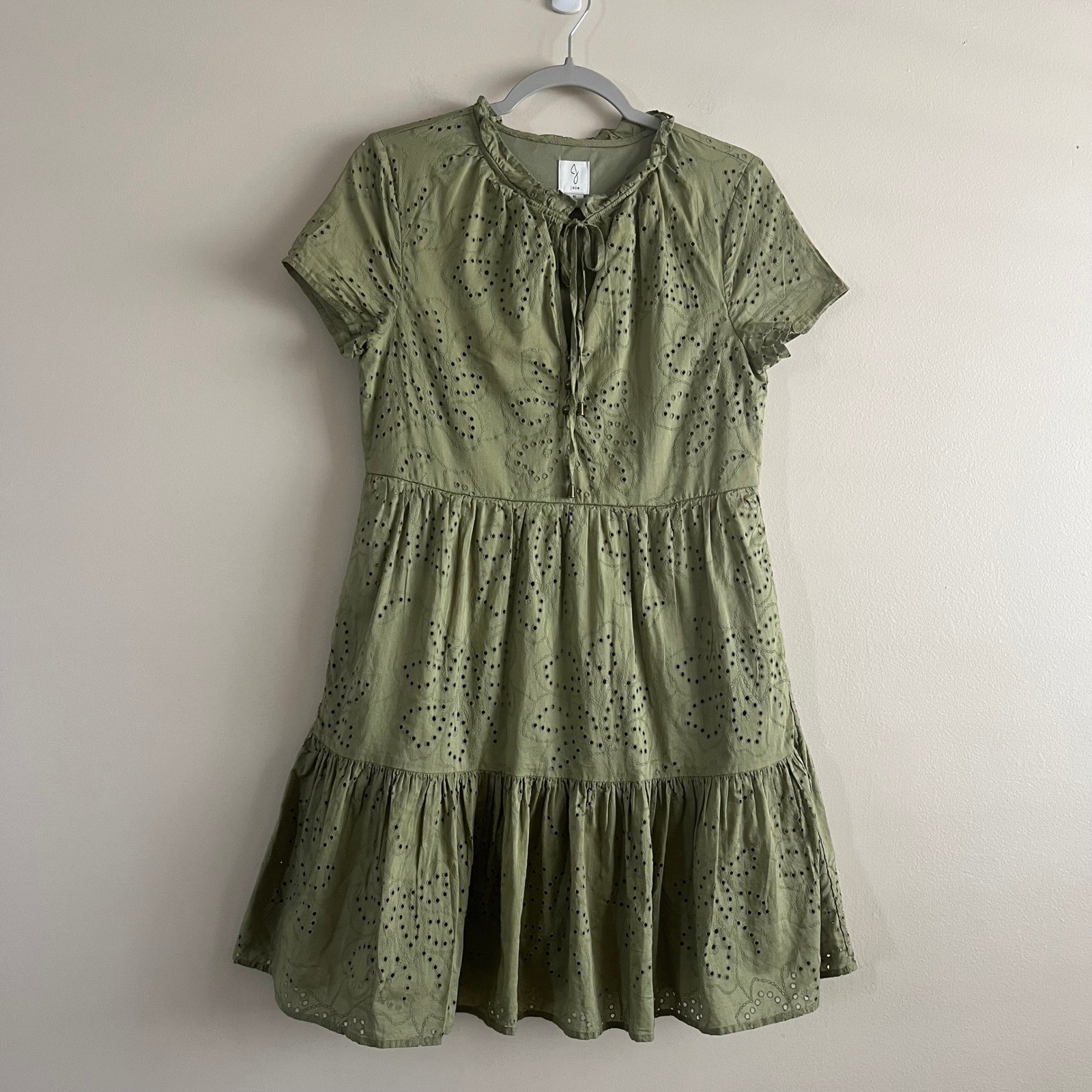 Joie Krystina Eyelet Mini Dress Sage Green Tiered Ruffle Tie Neck Pockets Sz S