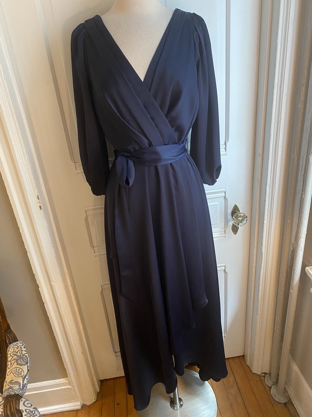 DKNY NAVY BLUE FIT & FLARE FORMAL DRESS-US6-FABRIC TIE WITH OPEN BOTTOM FRONT!
