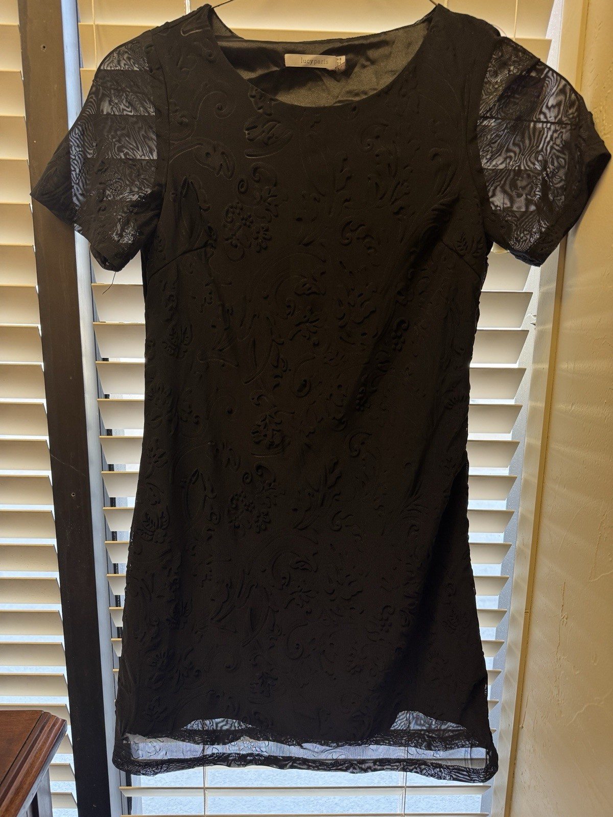 lucyparis Women’s Black Shift Dress S Short Scoop Neck Sheer Floral Lace