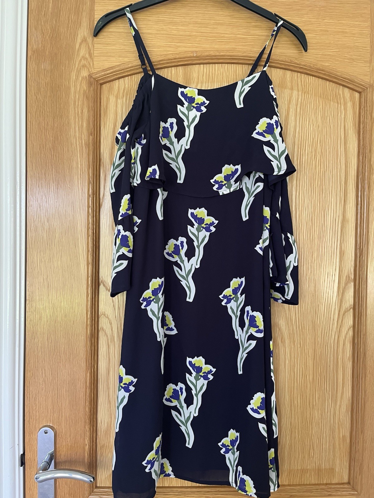 LADIES VERY PRETTY WAREHOUSE COLD SHOULDER SUMMER FLORAL DRESS SZ 6 NEW LOVELY.