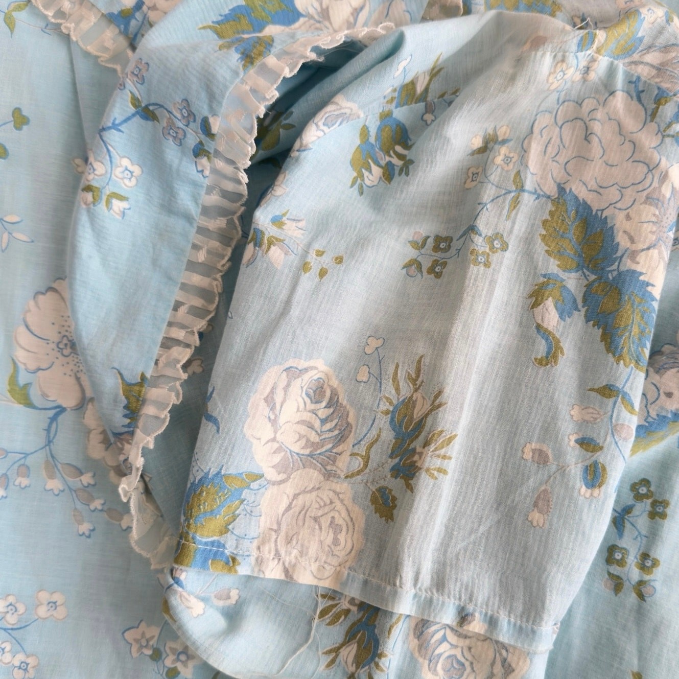Vintage 1940s Blue Floral Seersucker Cotton House Dress Tie Waist Pockets Lace