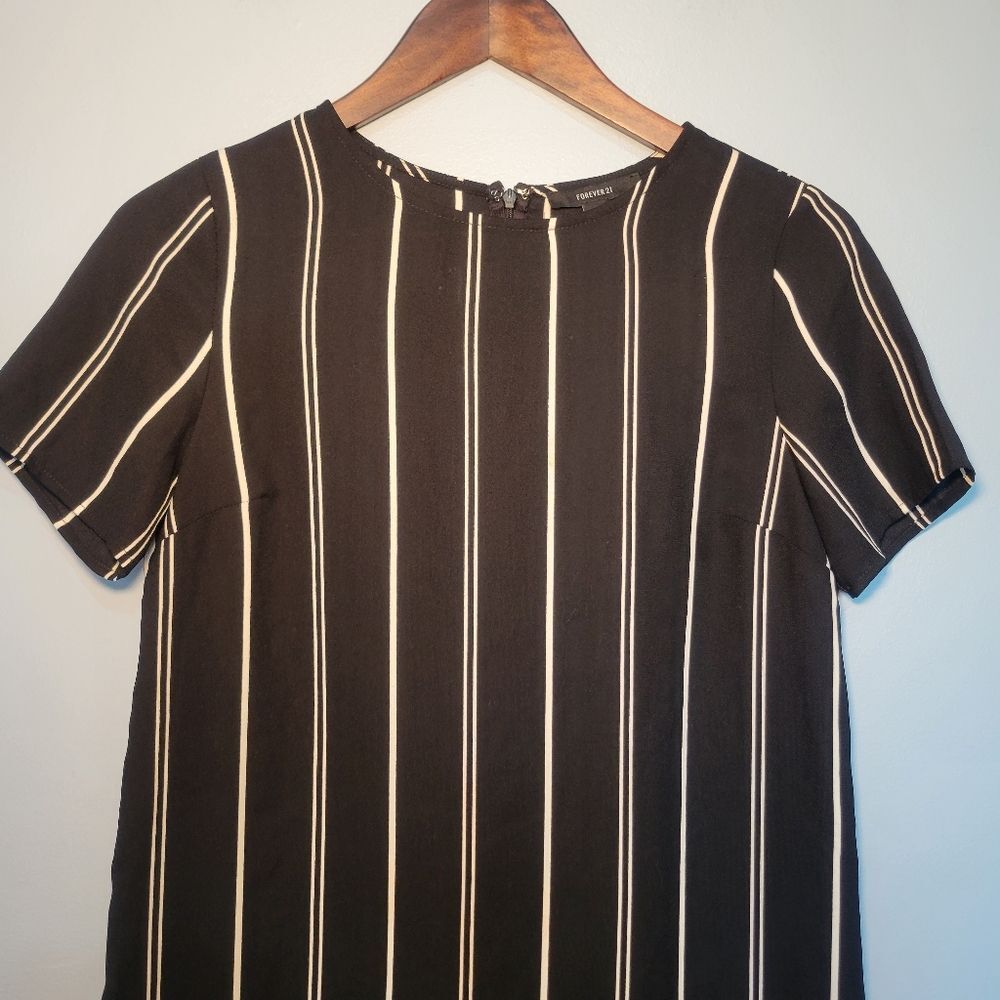 Forever 21 Black & White Striped T-shirt Dress Womens Size Small Sheath